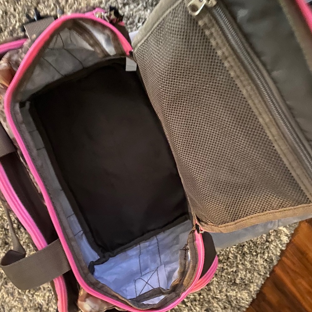 Cabelas Bag - Picture 8 of 8